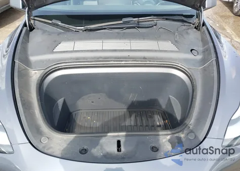 2022 Tesla Model Y Long Range Dual Motor All-Wheel Drive z USA, uszkodzony, nr VIN 7SAYGDEE6NF363179